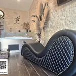 Le Lovy , Independant Avec Jacuzzi Cubnezais