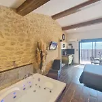 Le Lovy , Independant Avec Jacuzzi * Cubnezais