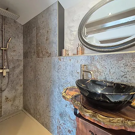 Apartament Le Lovy , Independant Avec Jacuzzi Cubnezais