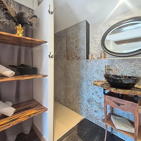 Le Lovy , Indépendant Avec Jacuzzi * Cubnezais