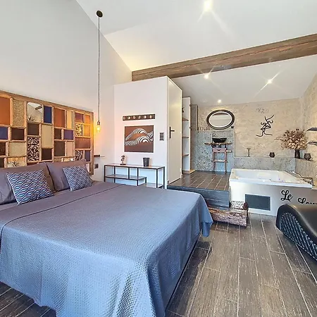 Apartament Le Lovy , Independant Avec Jacuzzi Cubnezais