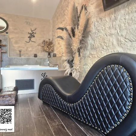 Le Lovy , Indépendant Avec Jacuzzi Cubnezais