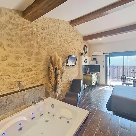 Le Lovy , Independant Avec Jacuzzi * Cubnezais