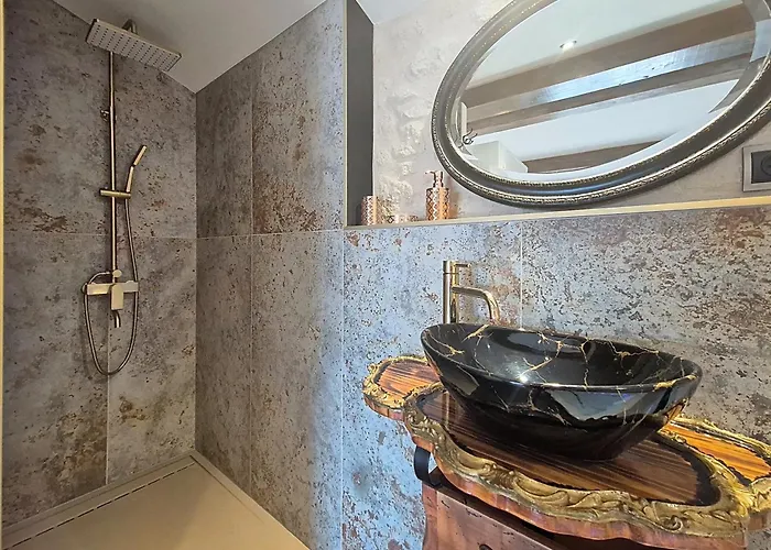 아파트 Le Lovy , Independant Avec Jacuzzi Cubnezais