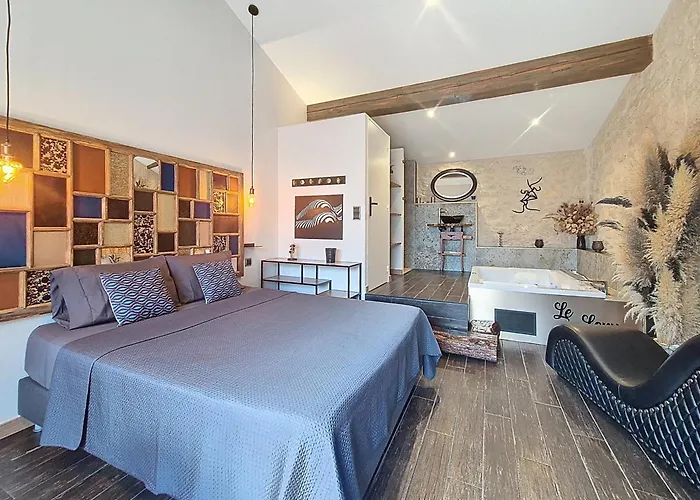 아파트 Le Lovy , Independant Avec Jacuzzi Cubnezais