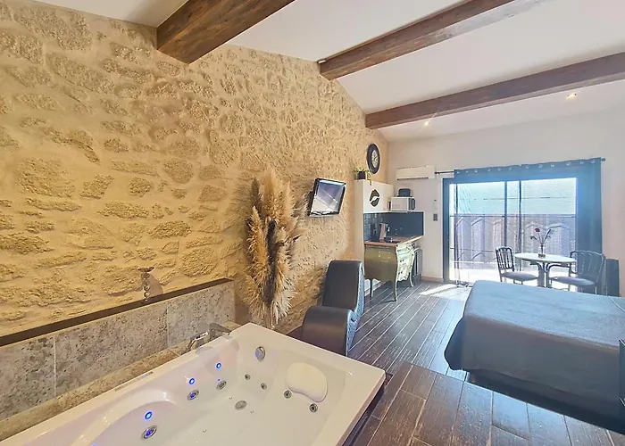 Le Lovy , Independant Avec Jacuzzi * Cubnezais